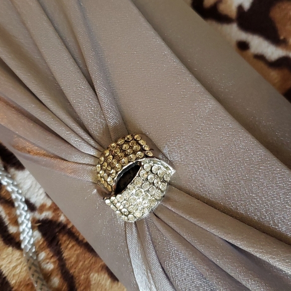 SALE‼️ Special occasion handbag - Picture 3 of 4